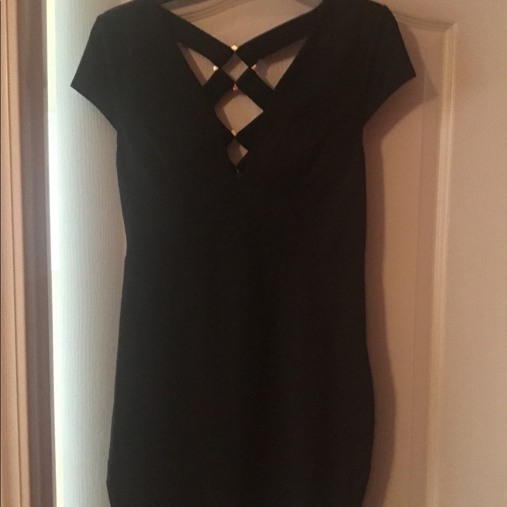 Cute little black dress.
